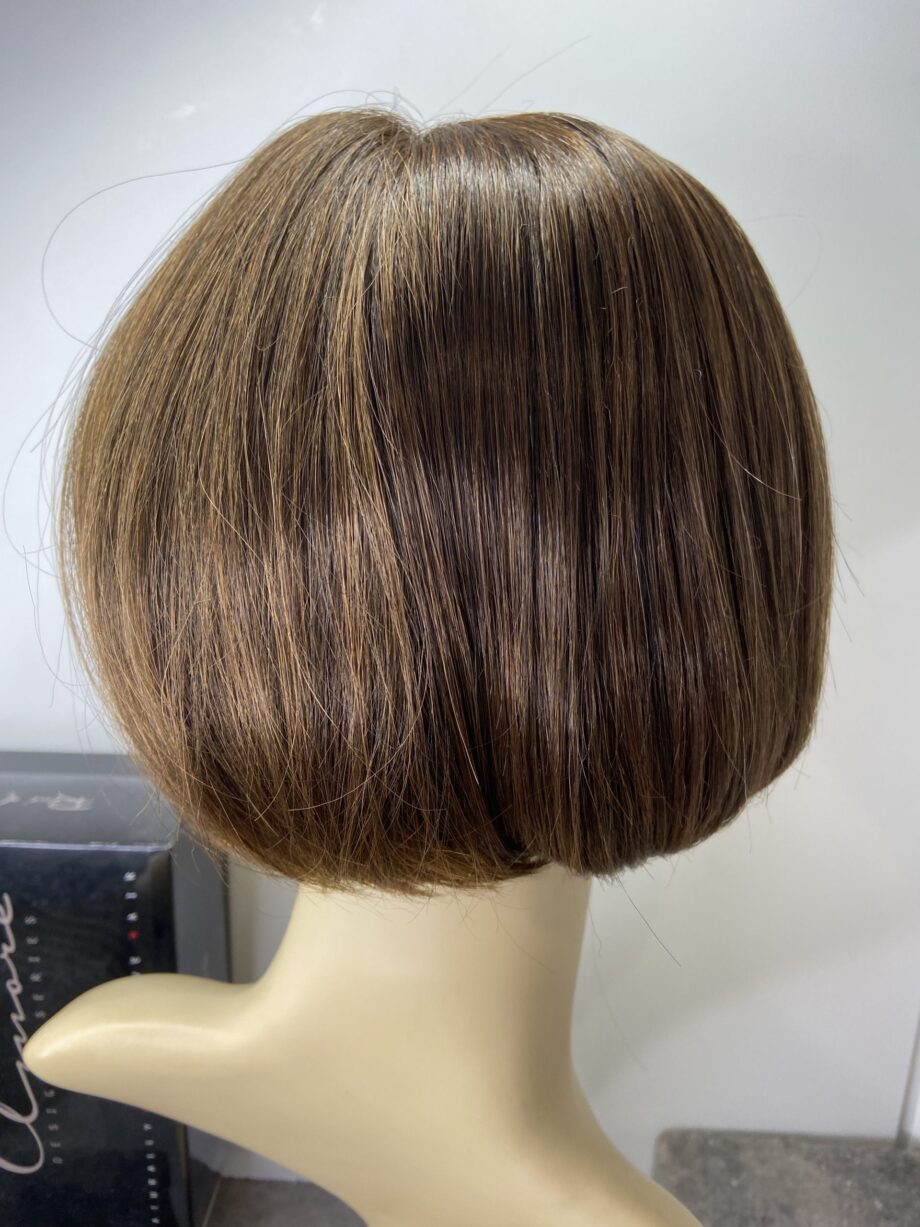New boxed Brown Bob wig. Bbrss73