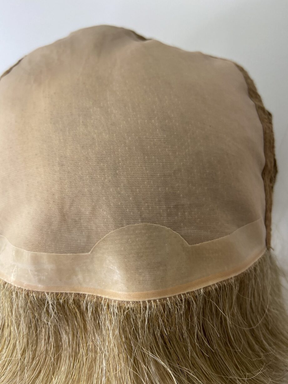Boxed blonde shiny wig. Bblms84