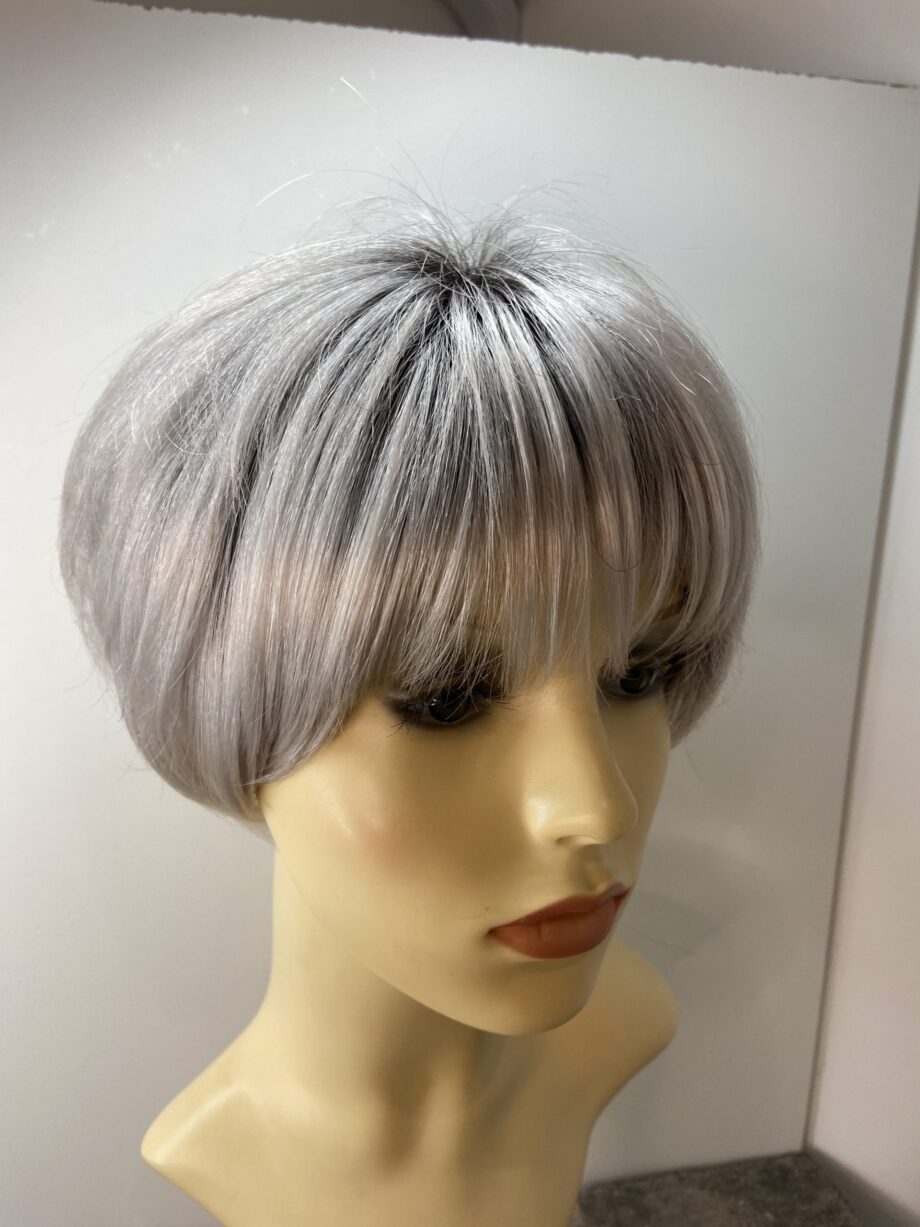Elegant silver grey wig. Pplgss302