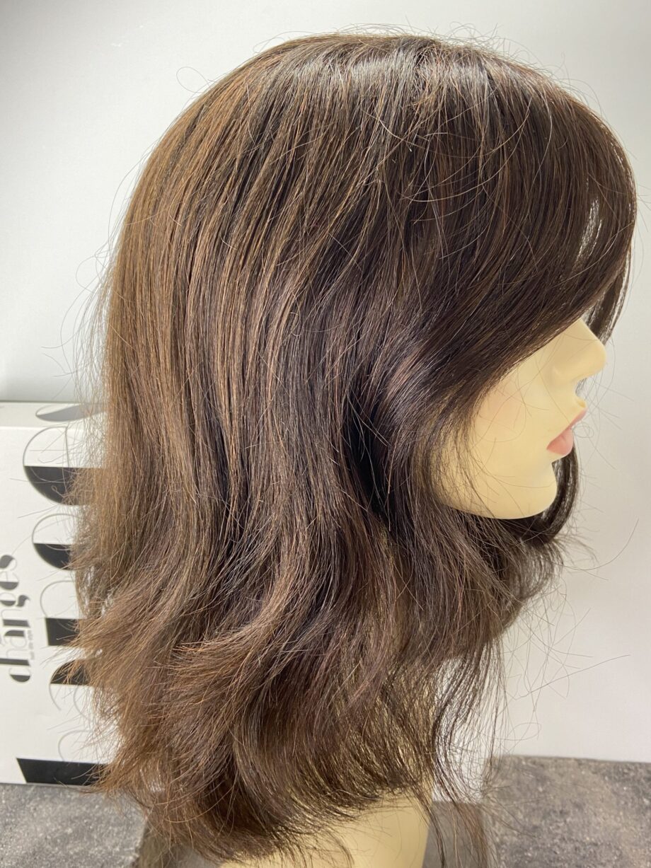 Boxed long wavy brown wig. Bbrlw76