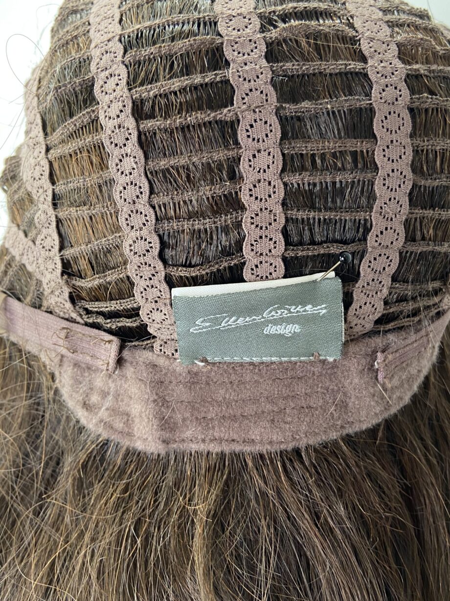Boxed long wavy brown wig. Bbrlw76