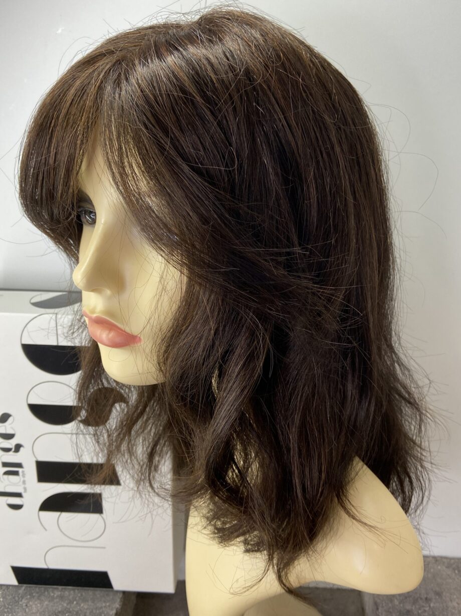 Boxed long wavy brown wig. Bbrlw76
