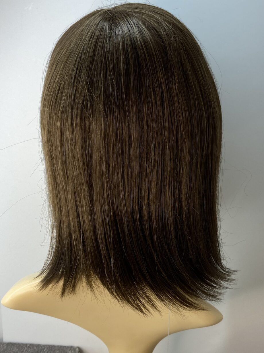 New dark brown mid length wig. Pplbrms298