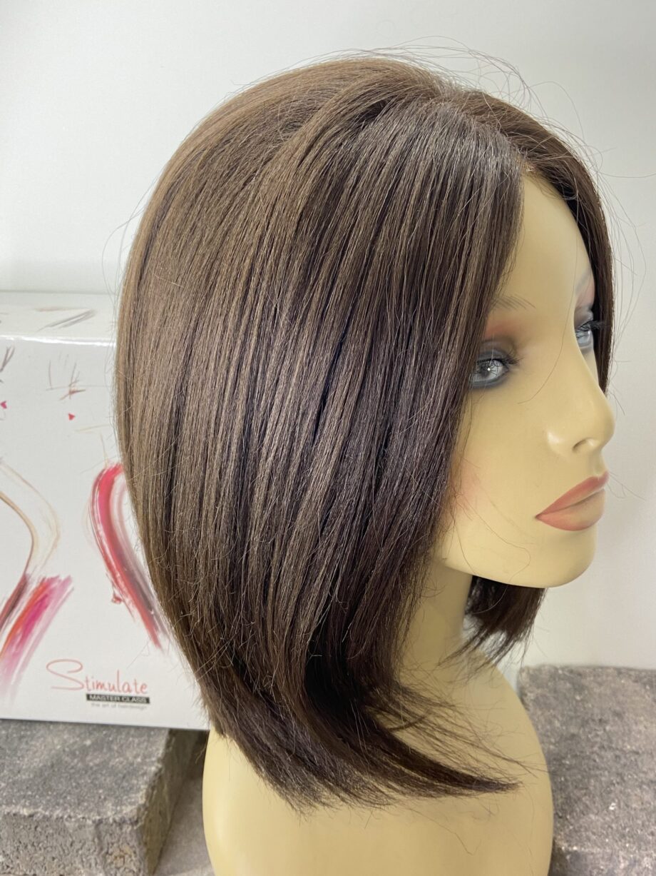 Boxed stylish brown long wig. Bbrls79