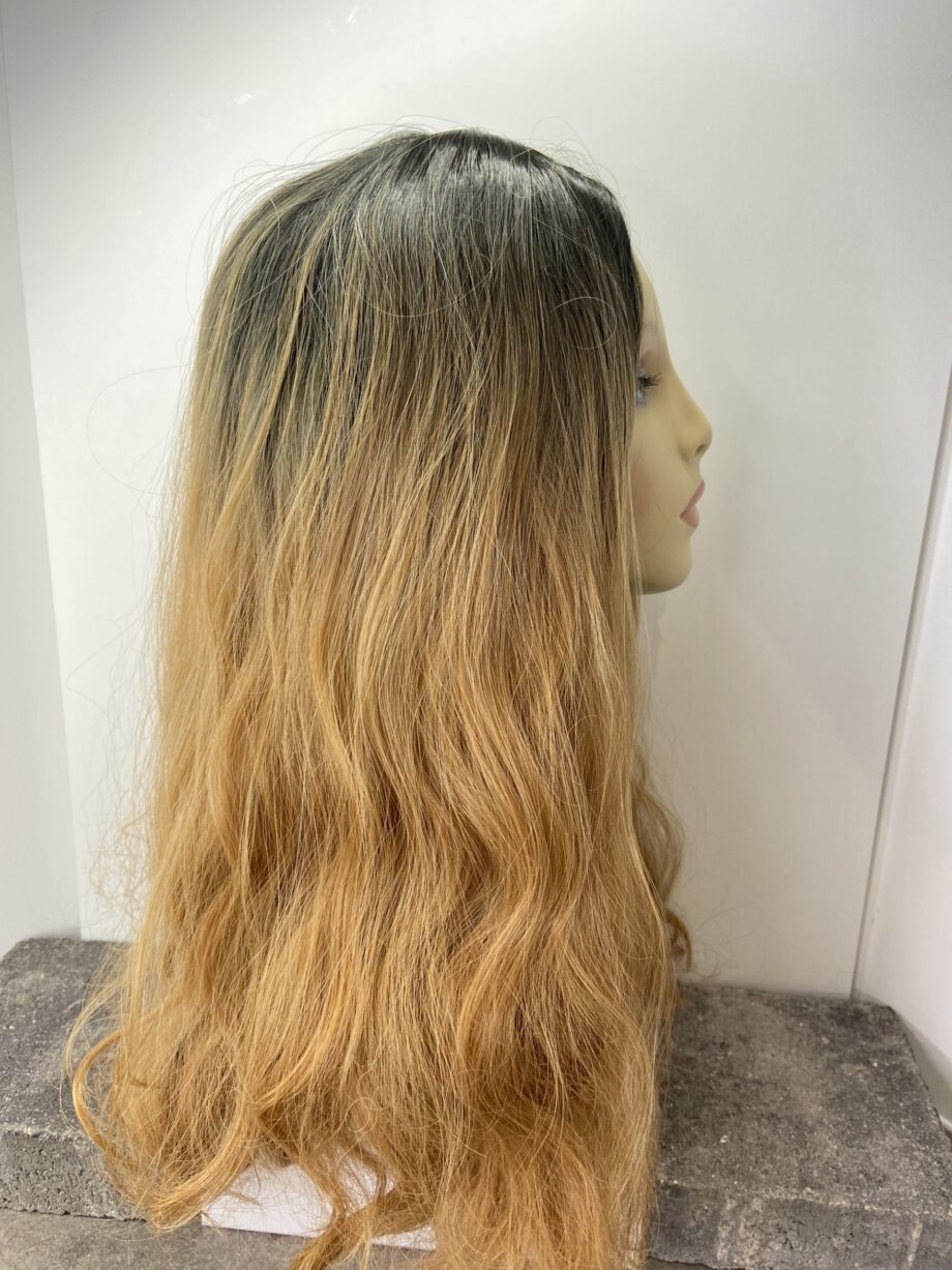 Long blonde wig. Pplbllw297