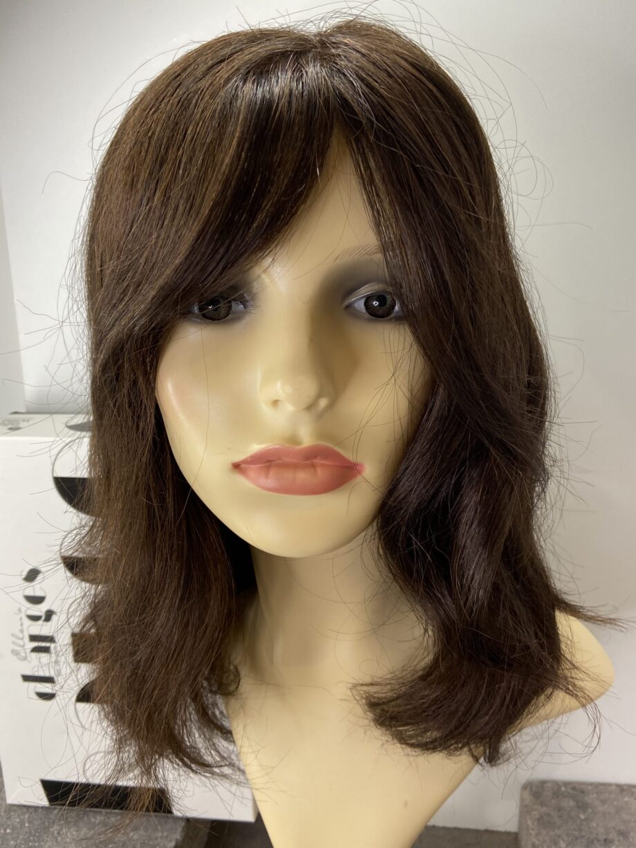 Boxed long wavy brown wig. Bbrlw76