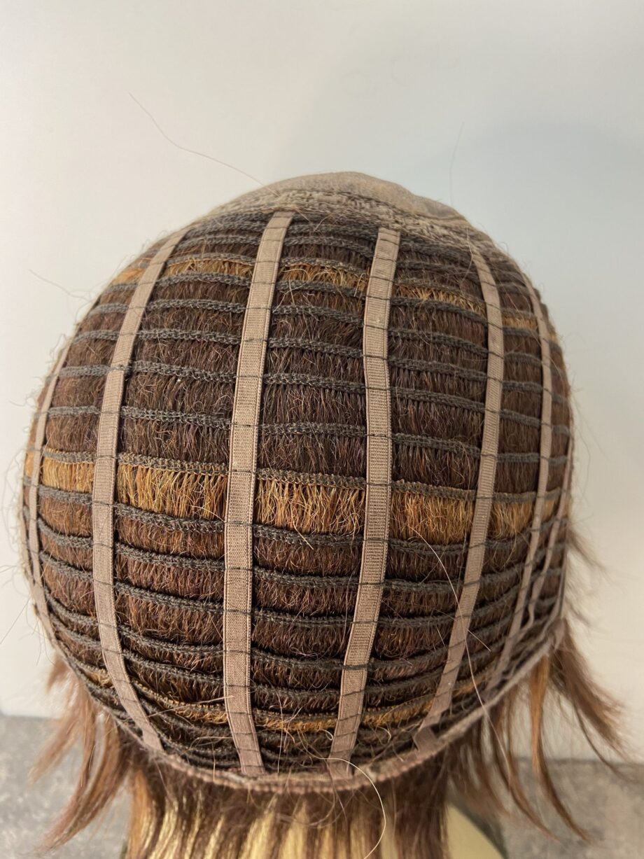 Reddish brown short wig. Rss586