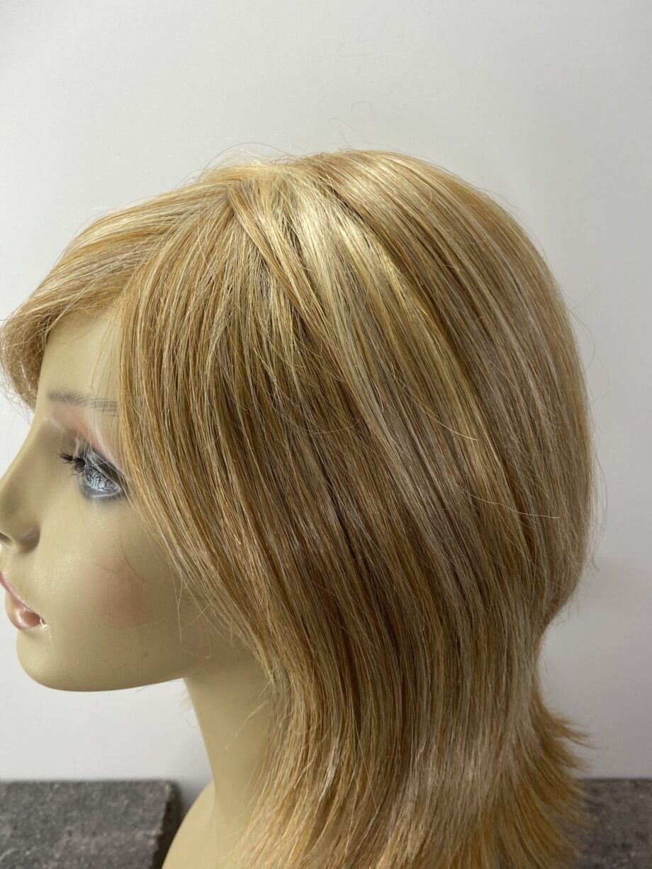 Light blonde silky wig. Pplblms796