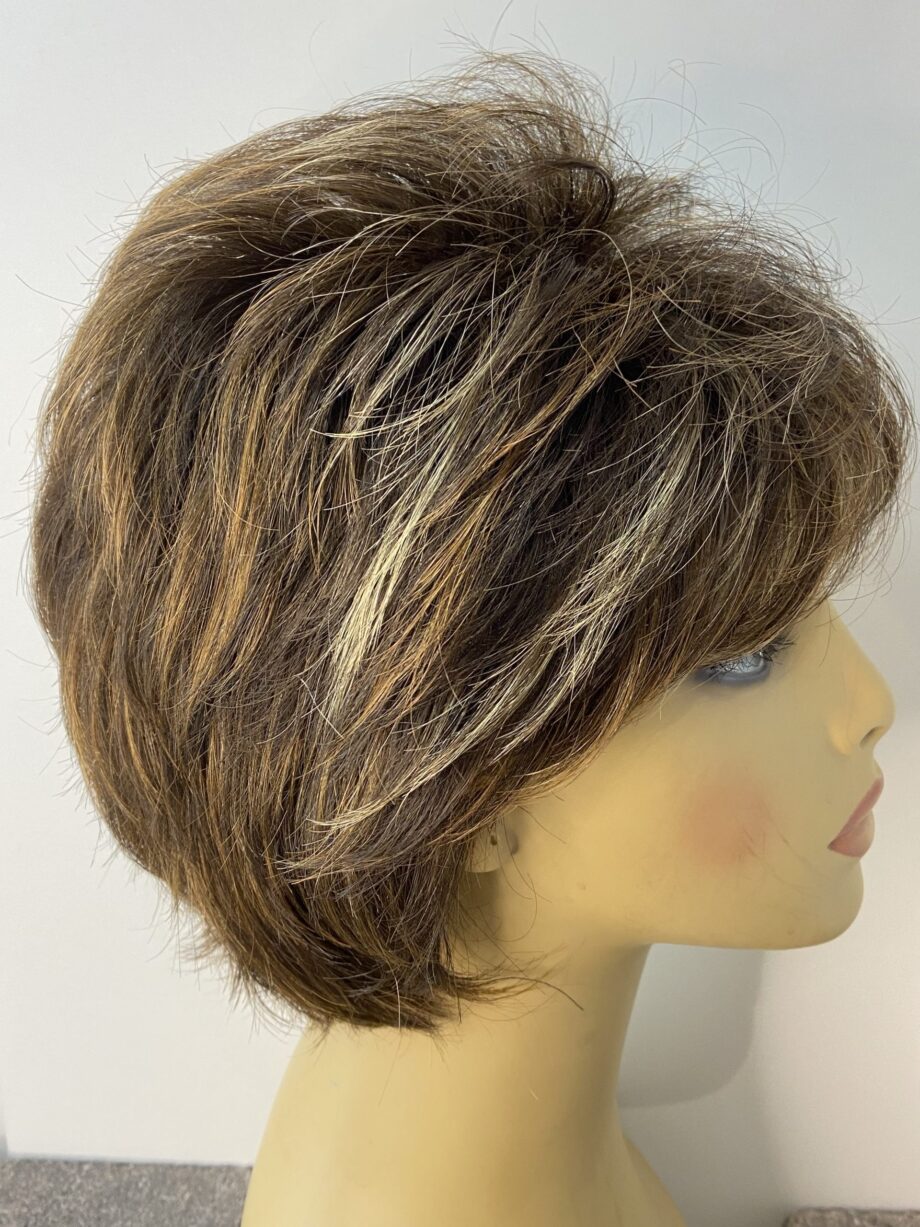 Brown stylish wig. Brmw584