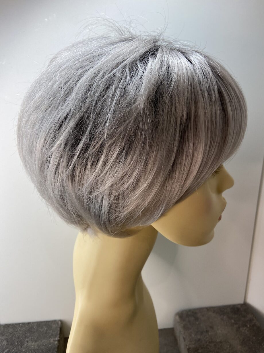 Elegant silver grey wig. Pplgss302