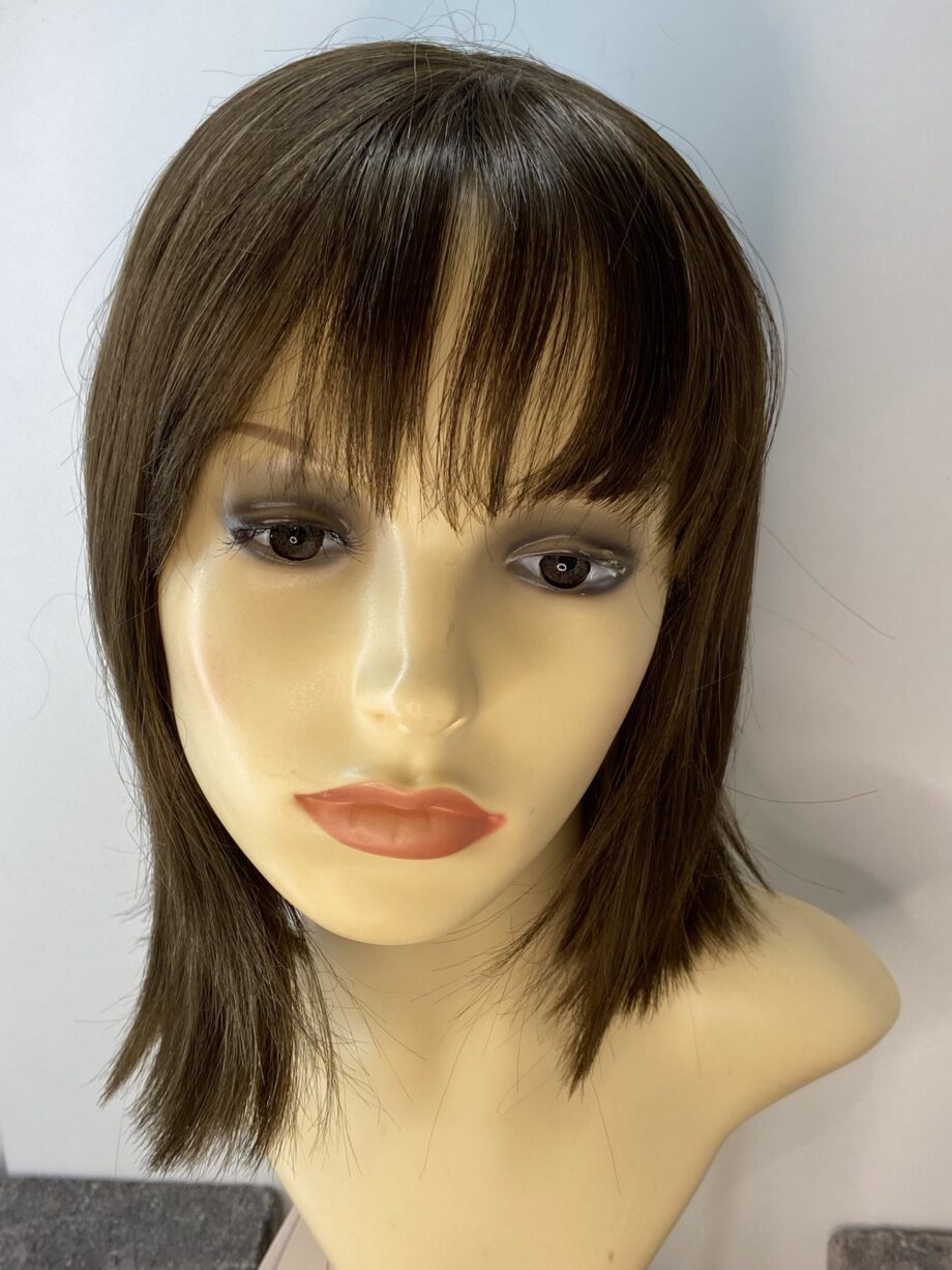 New dark brown mid length wig. Pplbrms298