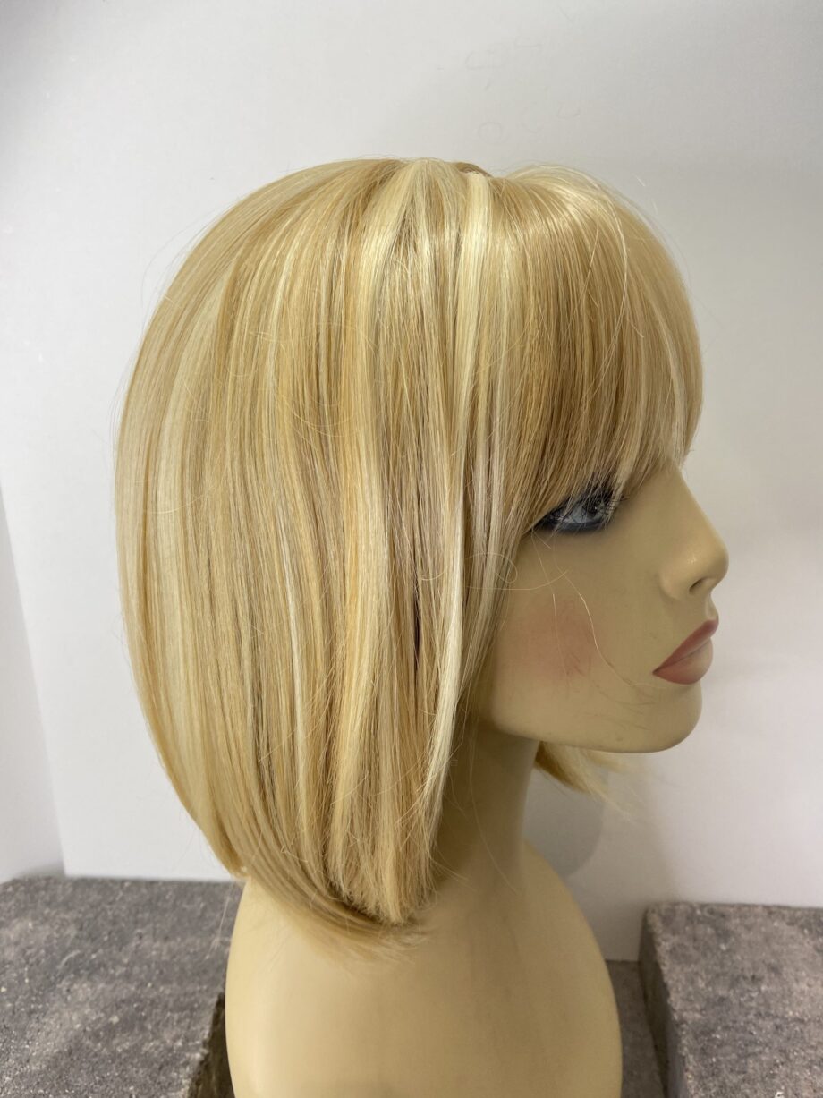 Silky soft blonde wig. Pplblks793