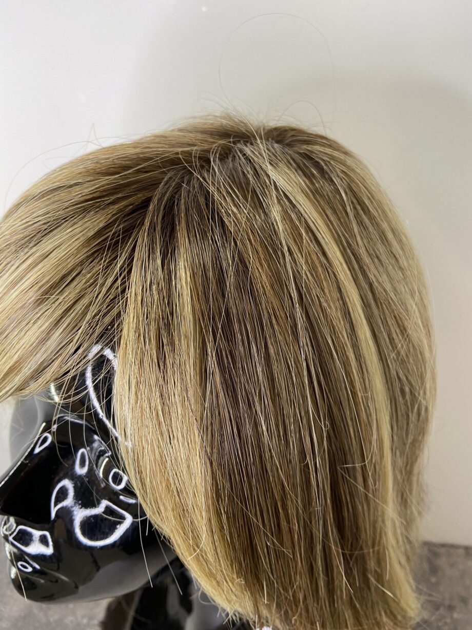 New highlighted brown wig. Newbrls8996