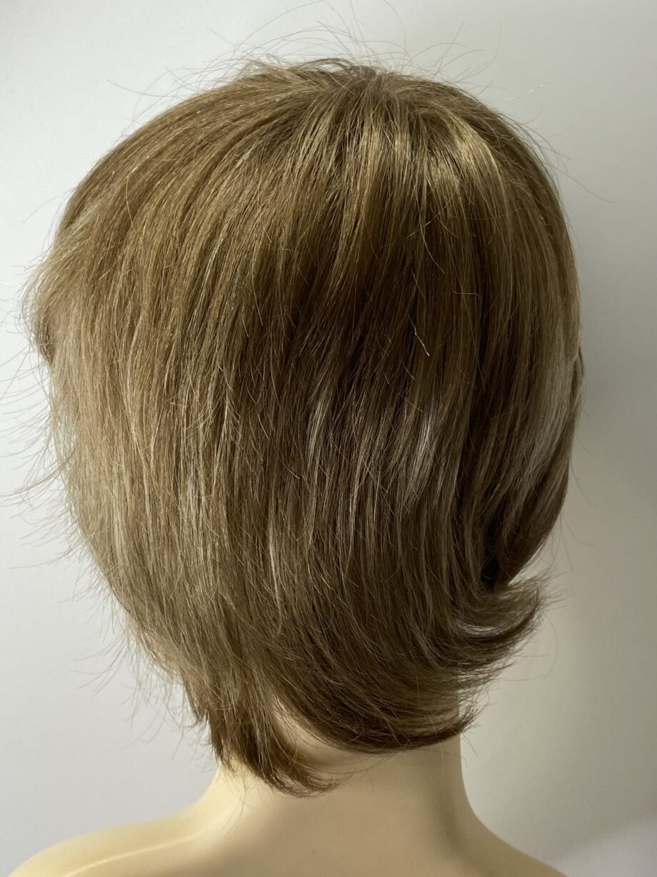 Light brown shiny wig. Pplbrmw795