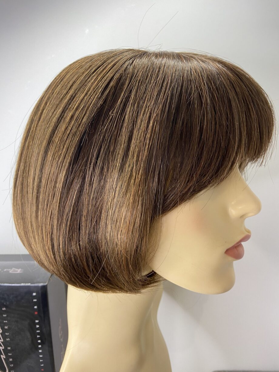 New boxed Brown Bob wig. Bbrss73