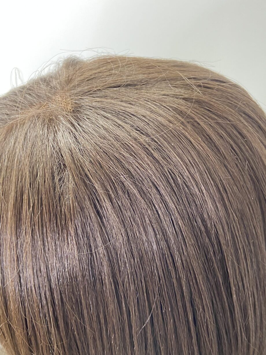 Boxed stylish brown long wig. Bbrls79