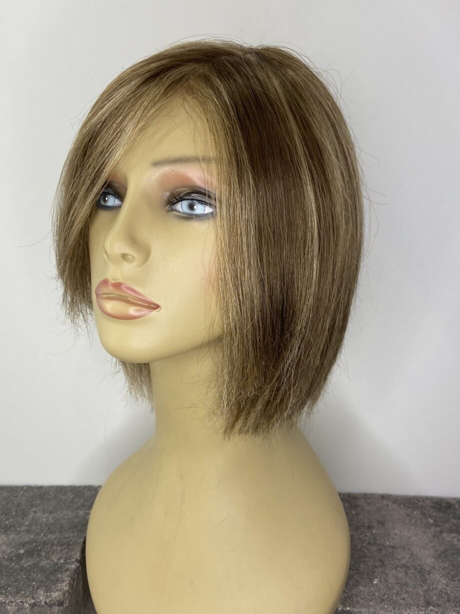 Blonde stylish wig. Pplbrms6032