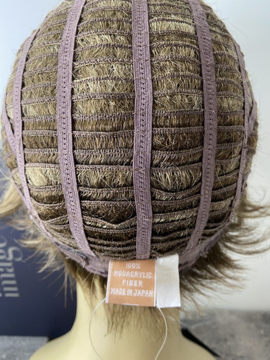 New light brown petite wig. Bblsw87
