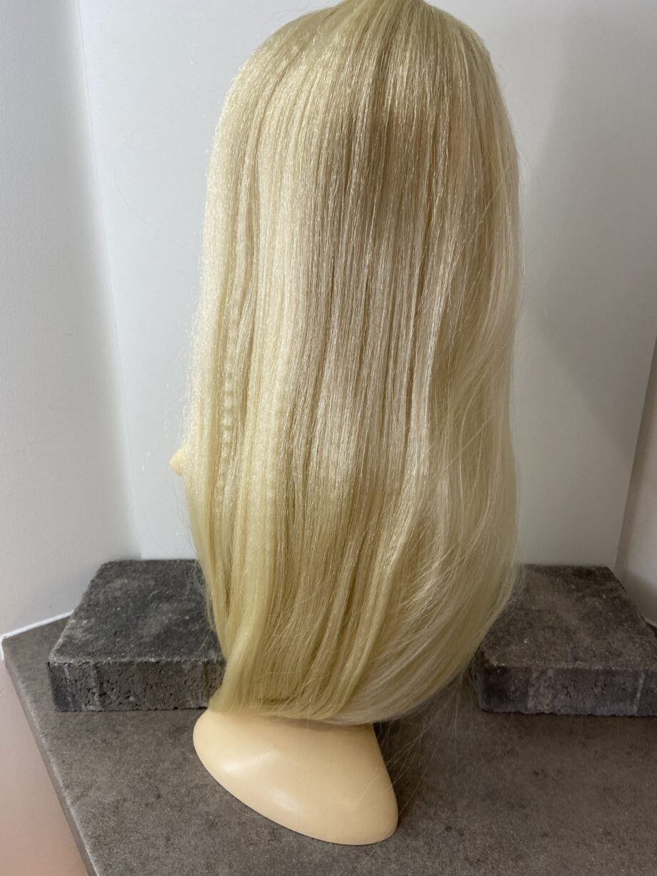 Very long blonde wig. Blls305