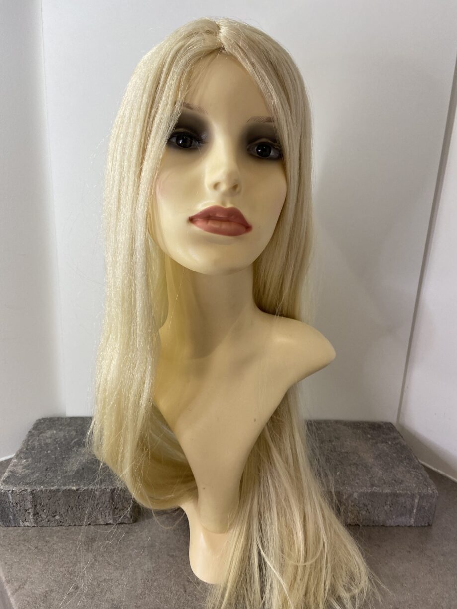 Very long blonde wig. Blls305
