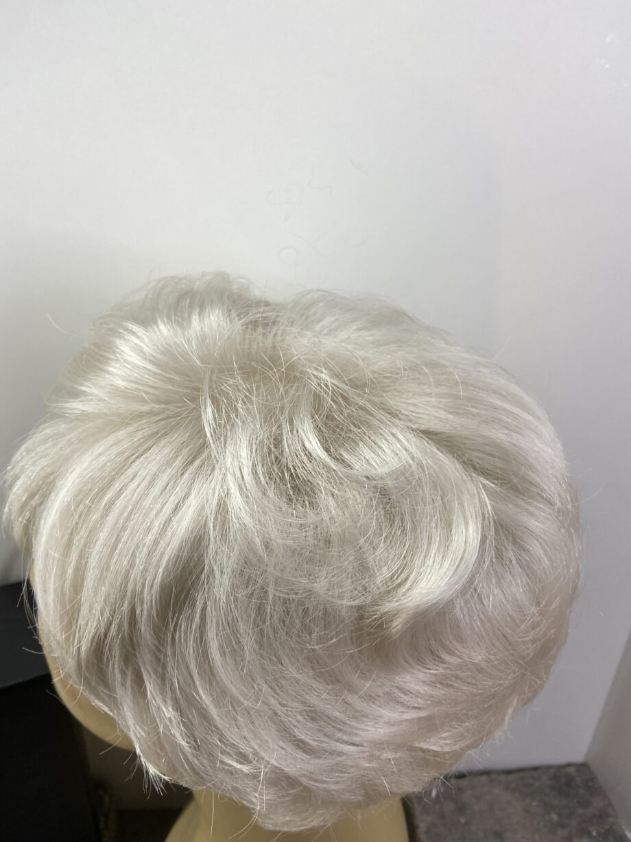 New boxed snow white wig. Wsw95