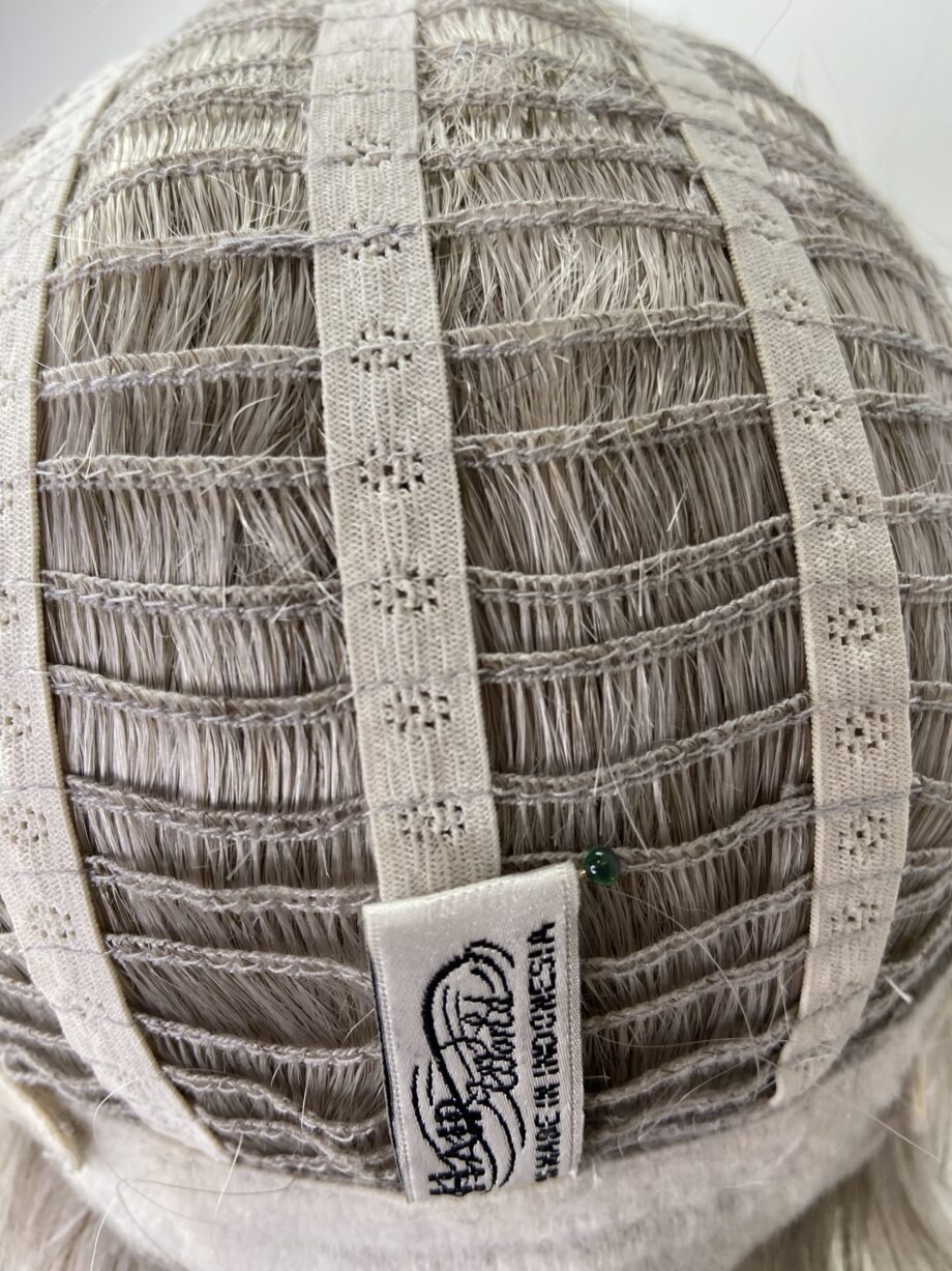 Hair World Silver wig. Plgss6033