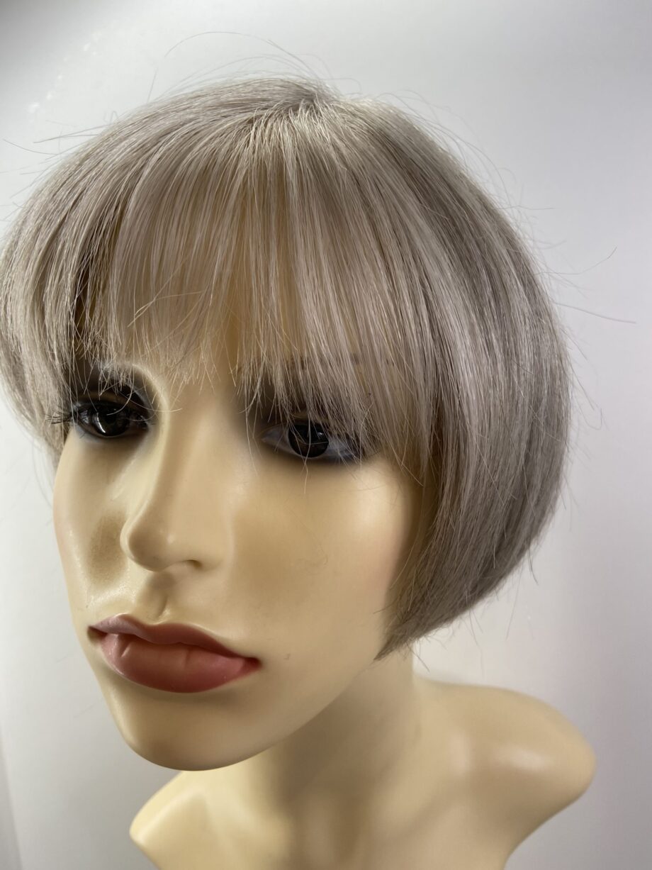 Silver grey wig. Plgss7010
