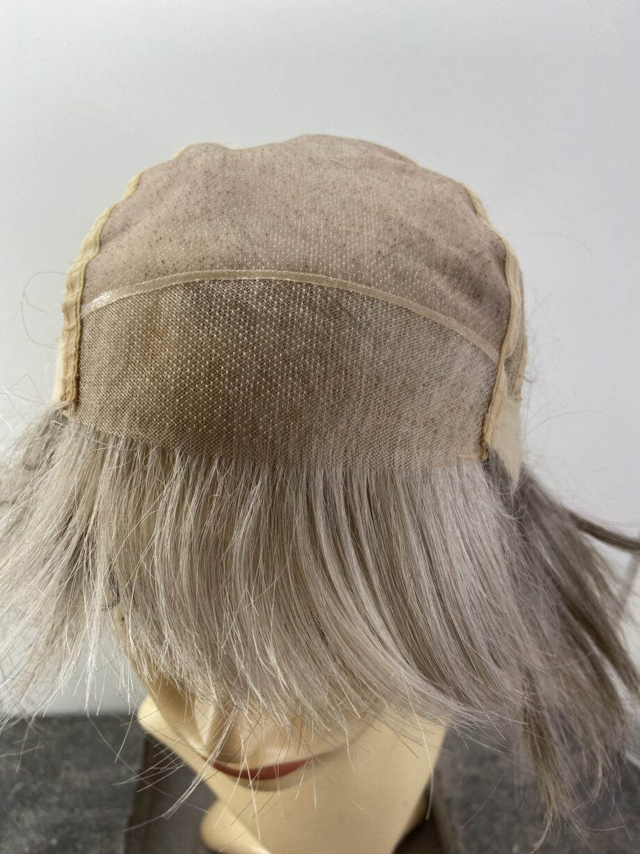 Silver grey wig. Plgss7010