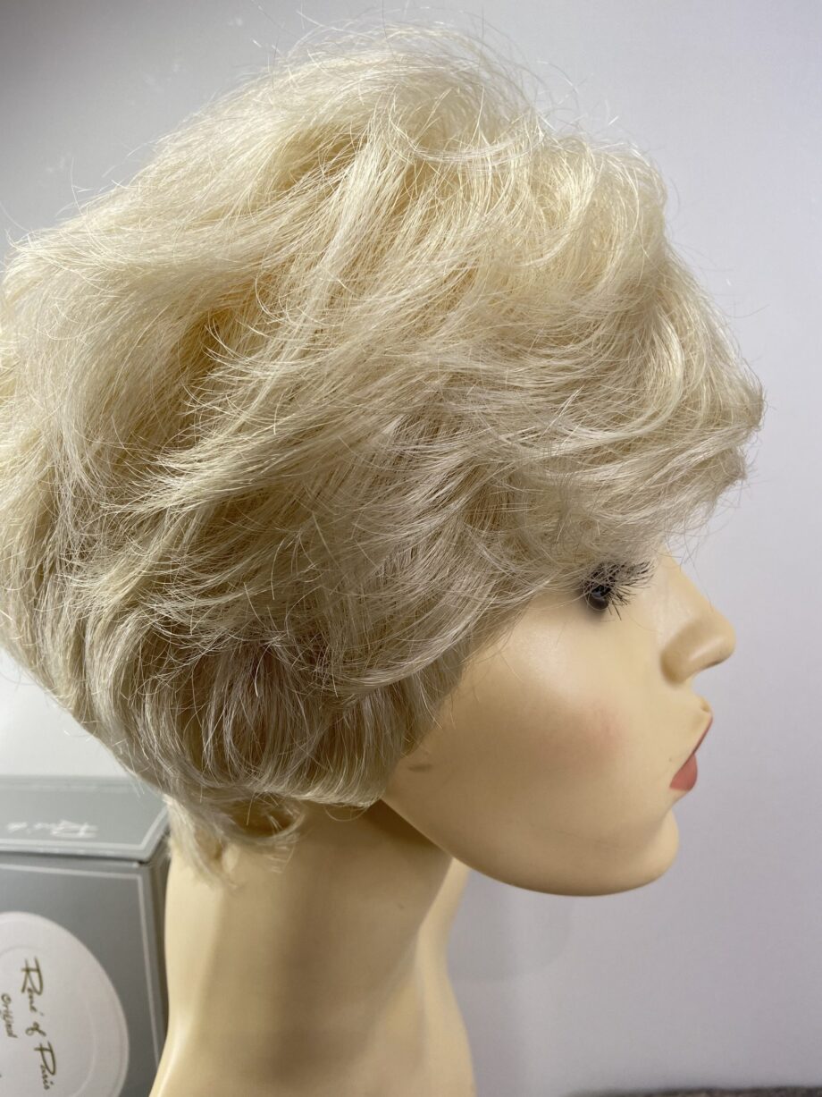 Short neat new blonde wig. Bblsw101