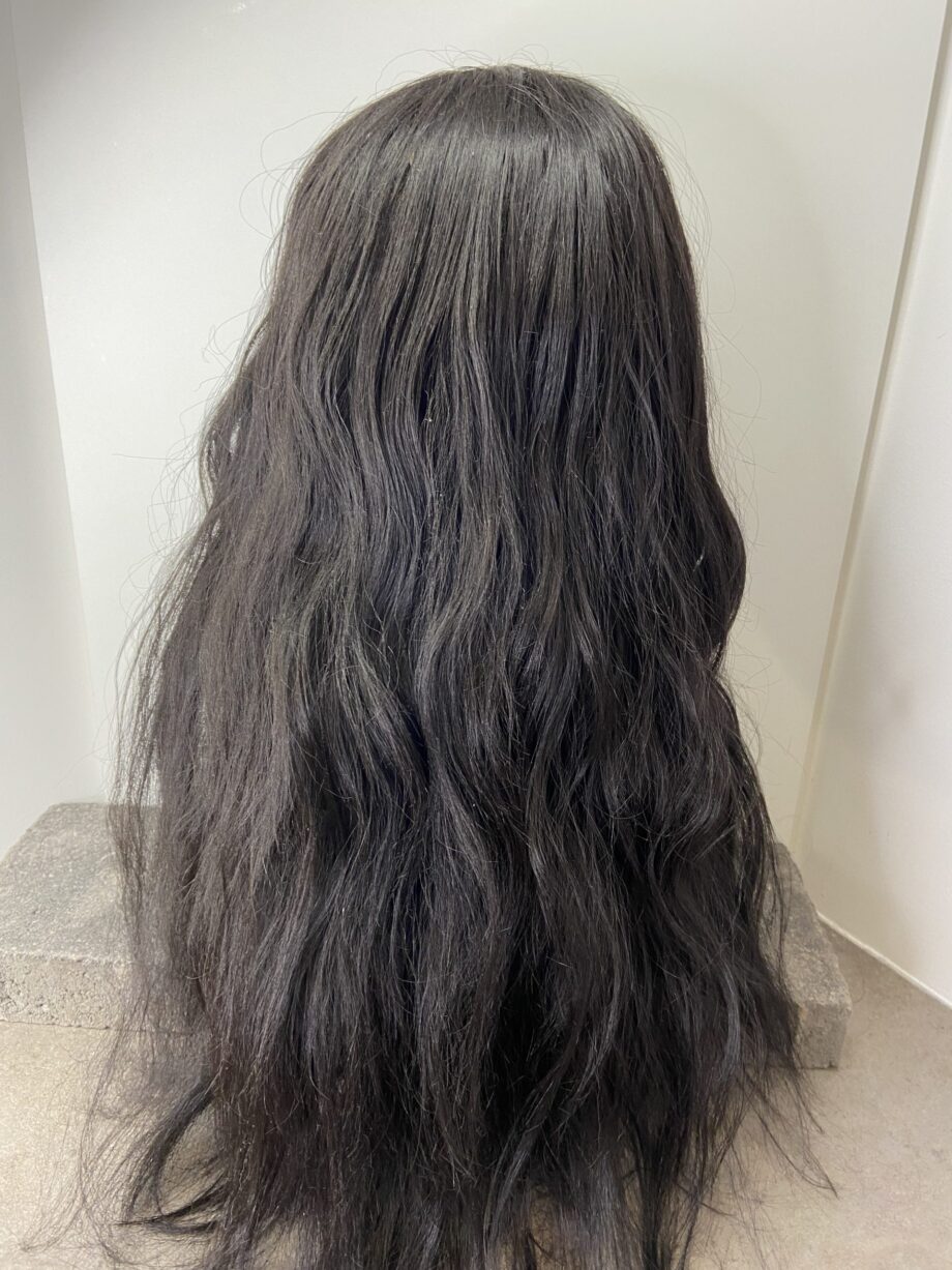 Long black wig. Plblls6035