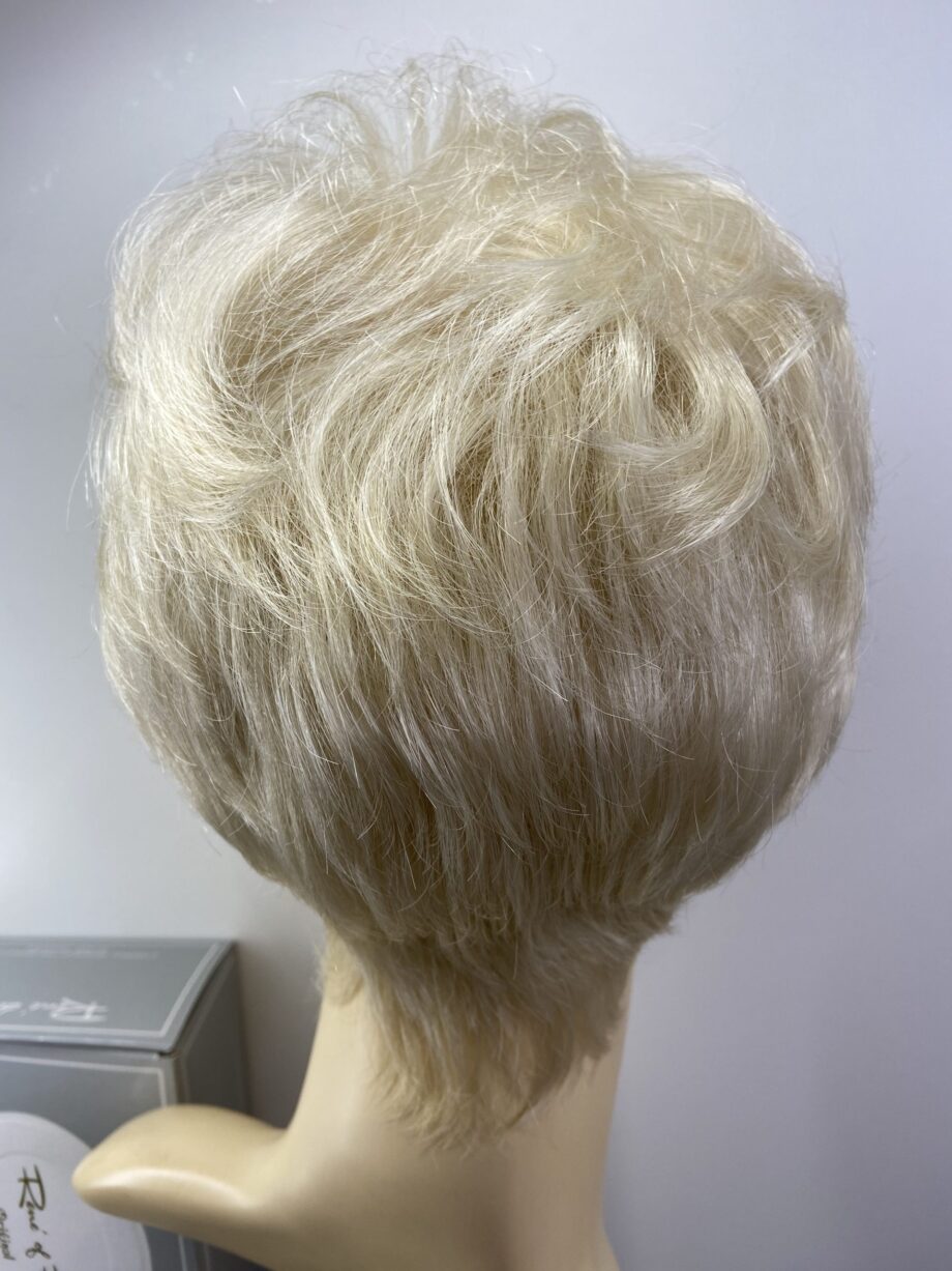 Short neat new blonde wig. Bblsw101