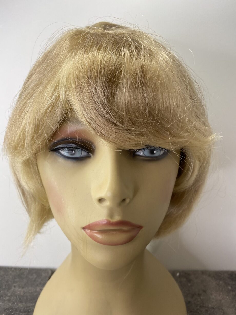 Blonde mid length wig. Plblms6038