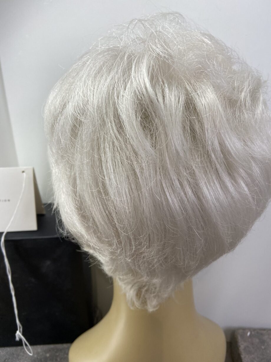 Snow White short new boxed wig. Bsws93