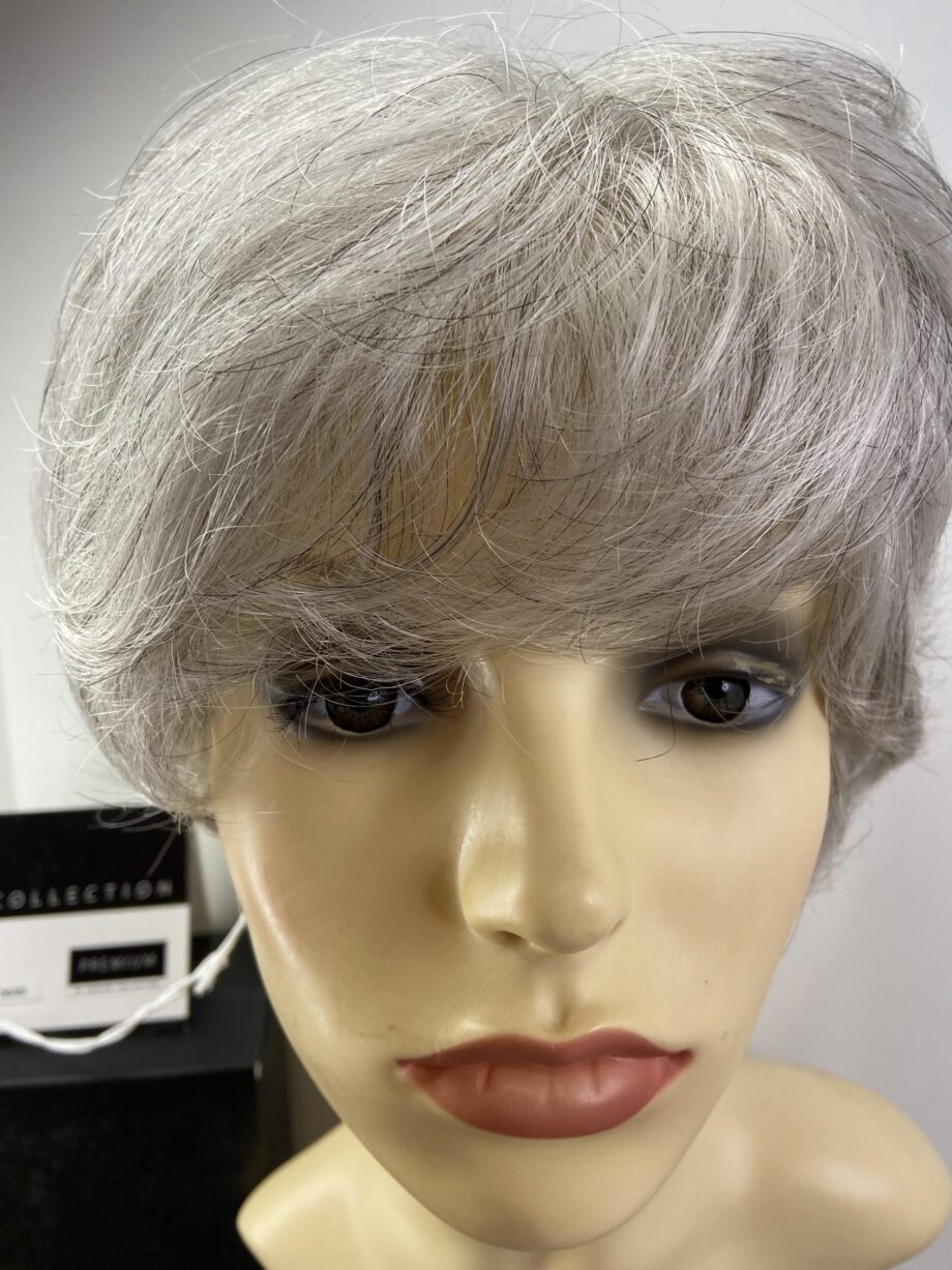 Platinum grey new boxed wig. Bgsw98