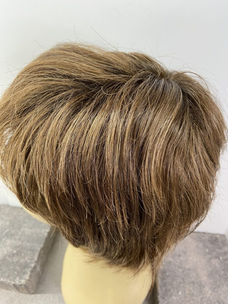 Short brown wig. Brmw8023