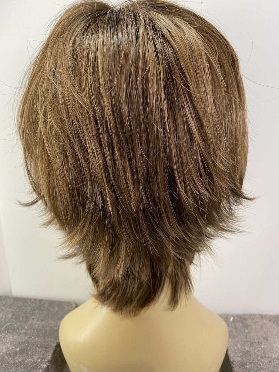 Short brown wig. Brmw8023