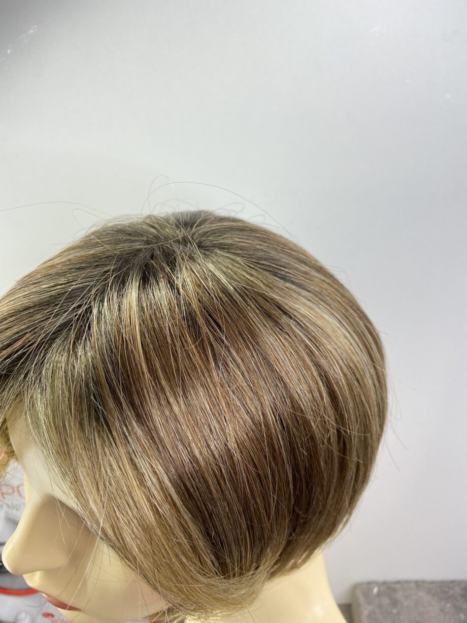 Stunning boxed light drown wig. Bbrss102