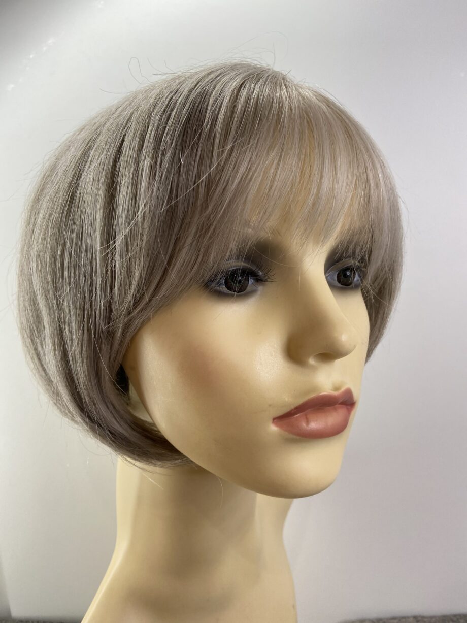 Silver grey wig. Plgss7010