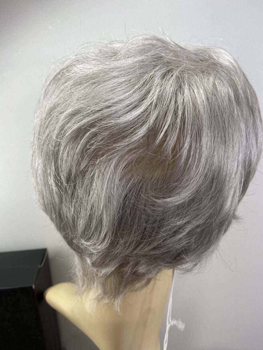 Platinum grey new boxed wig. Bgsw98