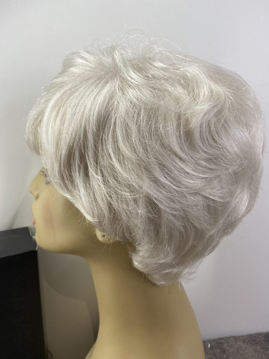 New boxed snow white wig. Wsw95
