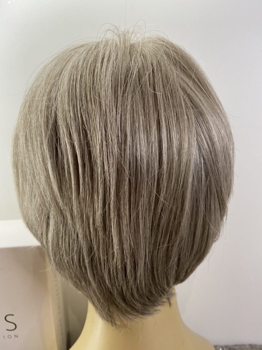 Platinum grey silver wig. Bgss93