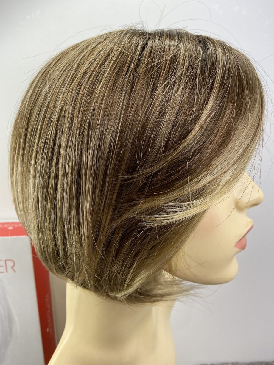 Stunning boxed light drown wig. Bbrss102