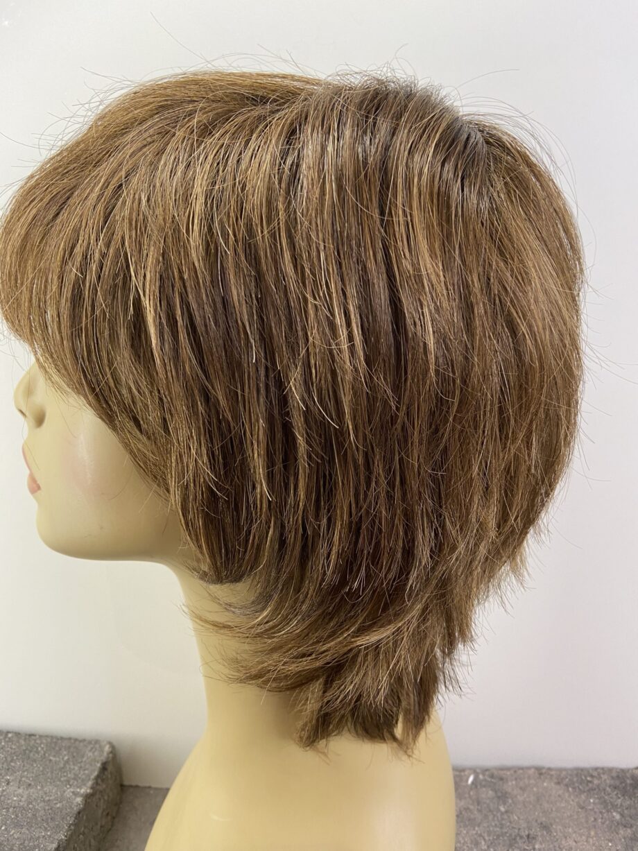 Short brown wig. Brmw8023