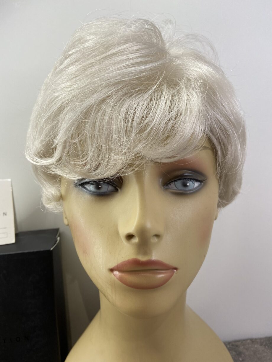 New boxed snow white wig. Wsw95