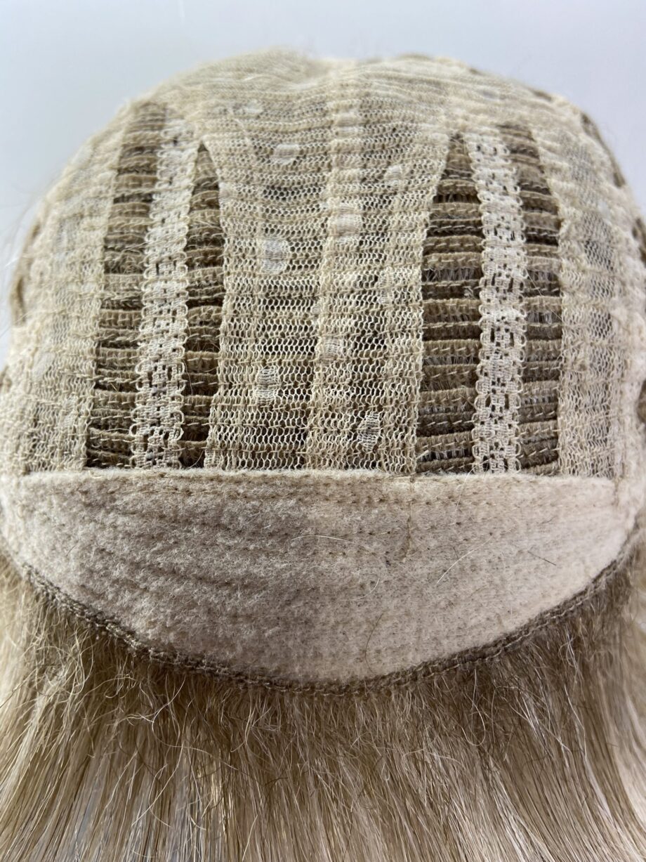 Short blonde wig. Plblss7012