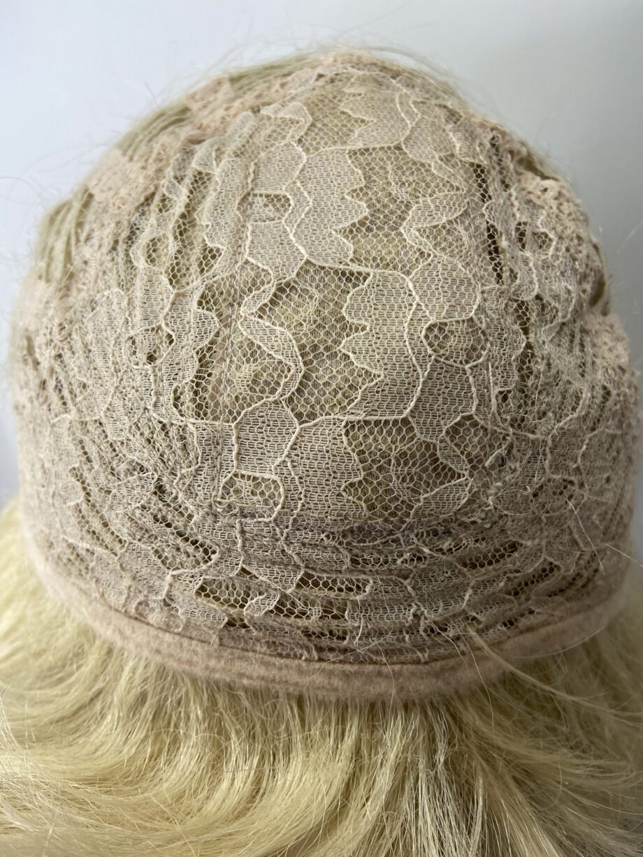 Blonde mid length wig. Plblms6038