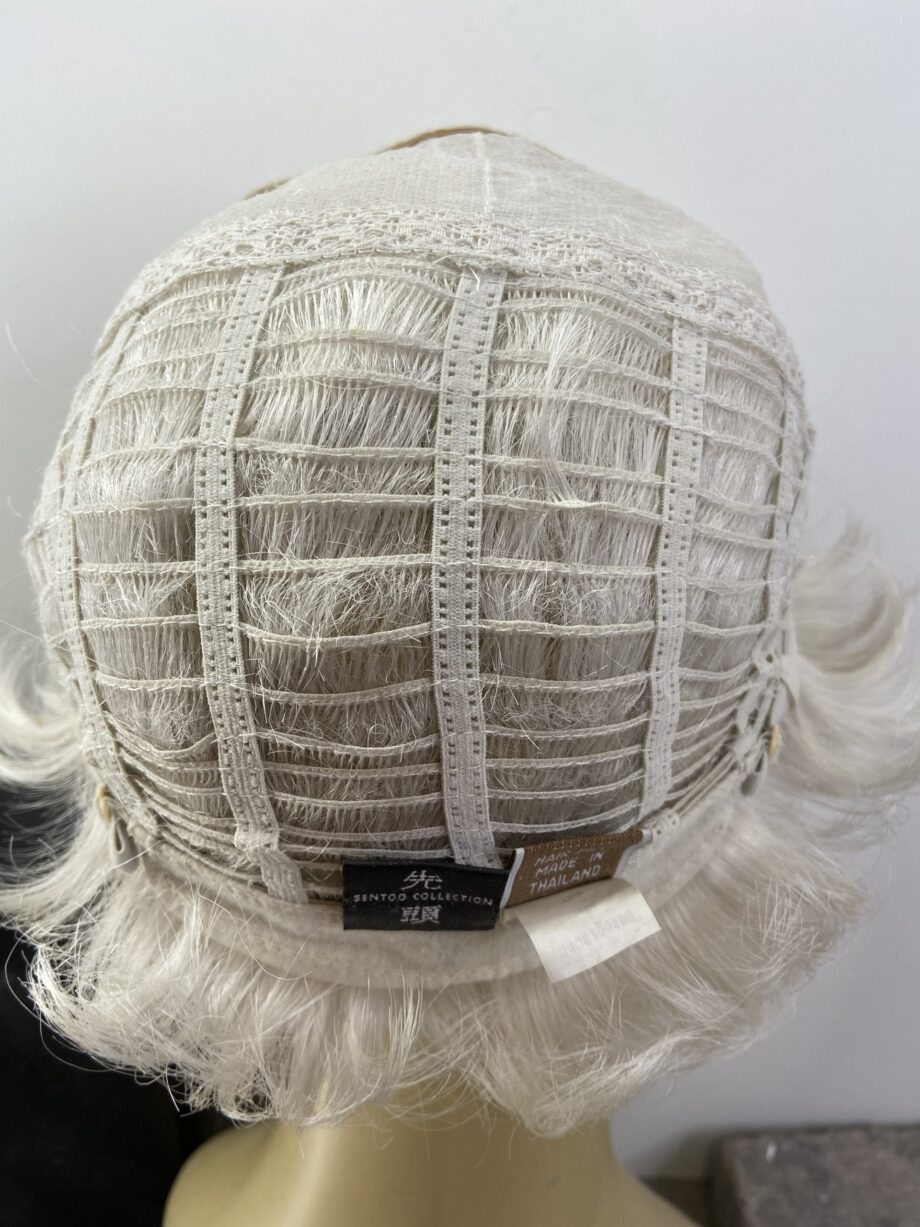 Snow White short new boxed wig. Bsws93