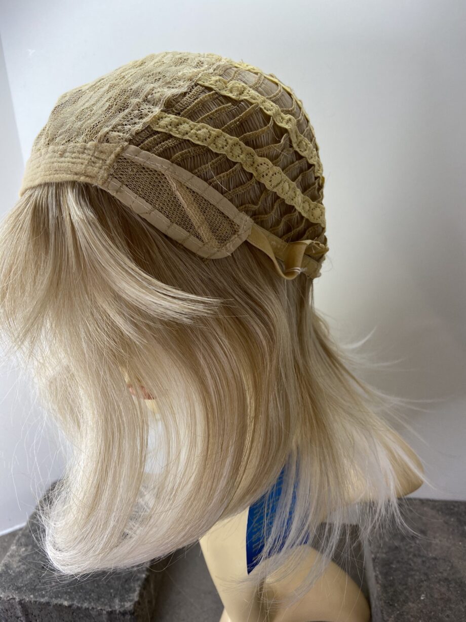 New light blonde wig. Plblls589