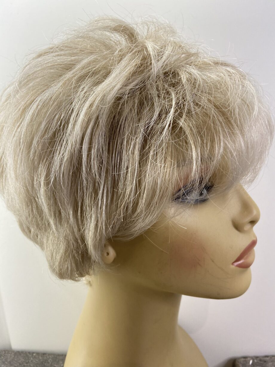Short new blonde /silver. Plgsw509