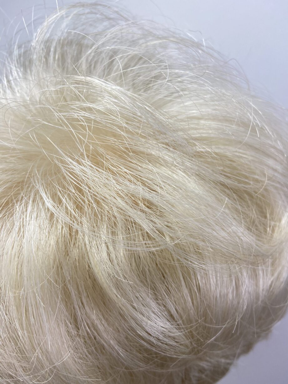 Short neat new blonde wig. Bblsw101